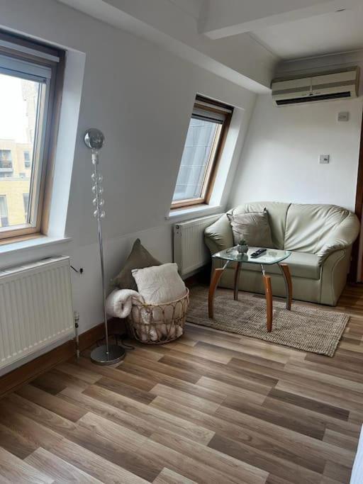 Quirky Studio Flat Selfcontained London Kültér fotó